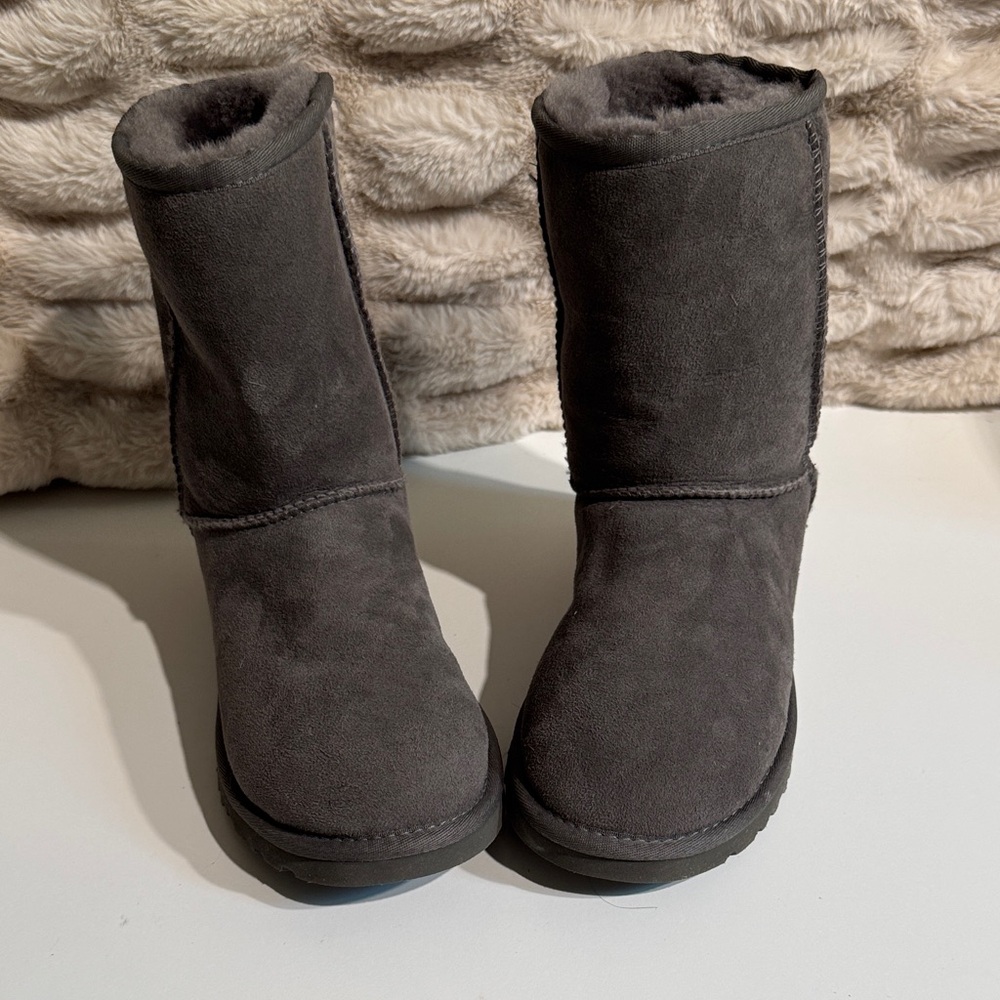 Uggs Gray Suede Boots